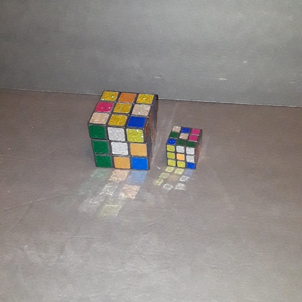 RARE VTG MATCHING REFLECTIVE RUBIX CUBE SET